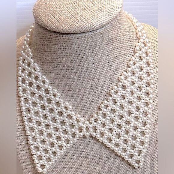 NWOT Faux Pearl Collar Bib Necklace - Picture 6 of 6